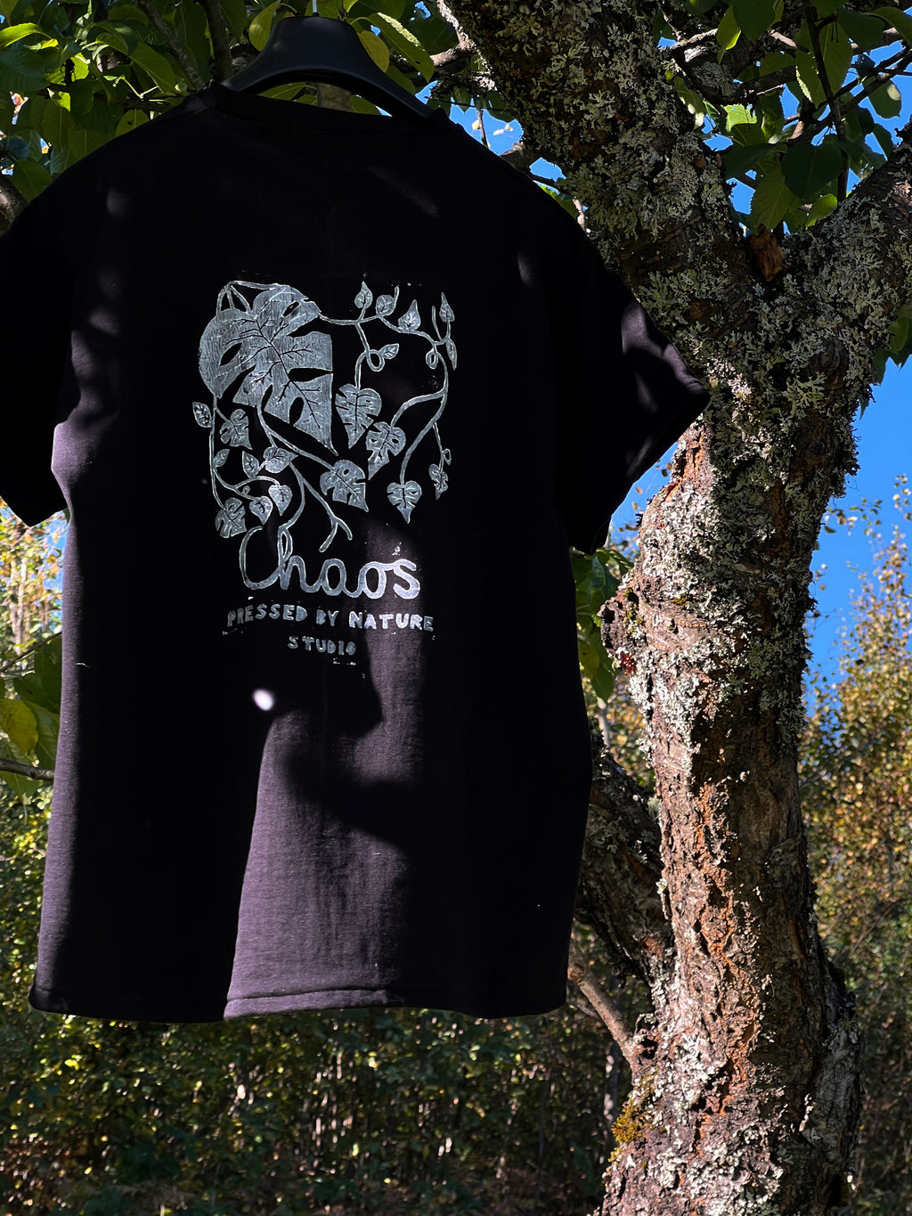 Handmade T-shirt of 100% cotton and artistic print